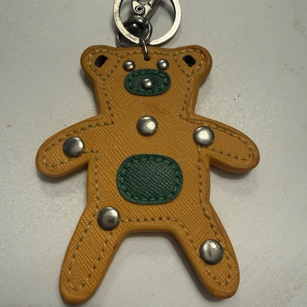 Flat Bear Luxury Key Chain/Bag Charm Preloved Metal‎ Features/Fittings 3